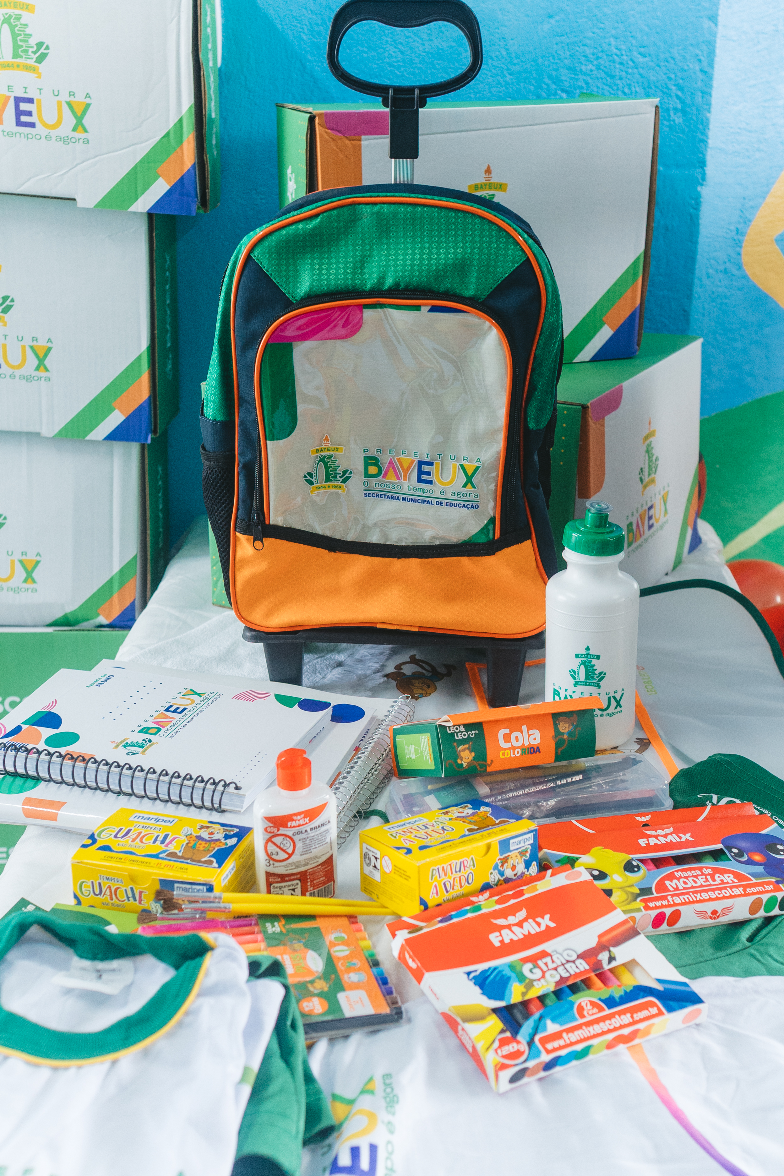 Entrega dos kits Escolares